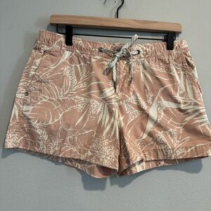 Vuori Women's Ripstop Shorts in Pink Salt Rainforest Medium